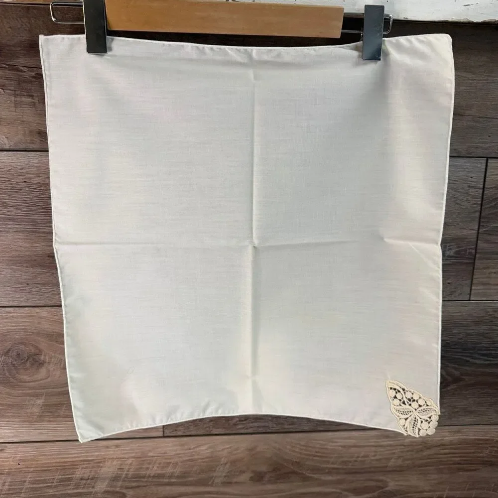BARDWIL LINENS Vintage Cloth Napkins (7) Permanent Press Lace Details